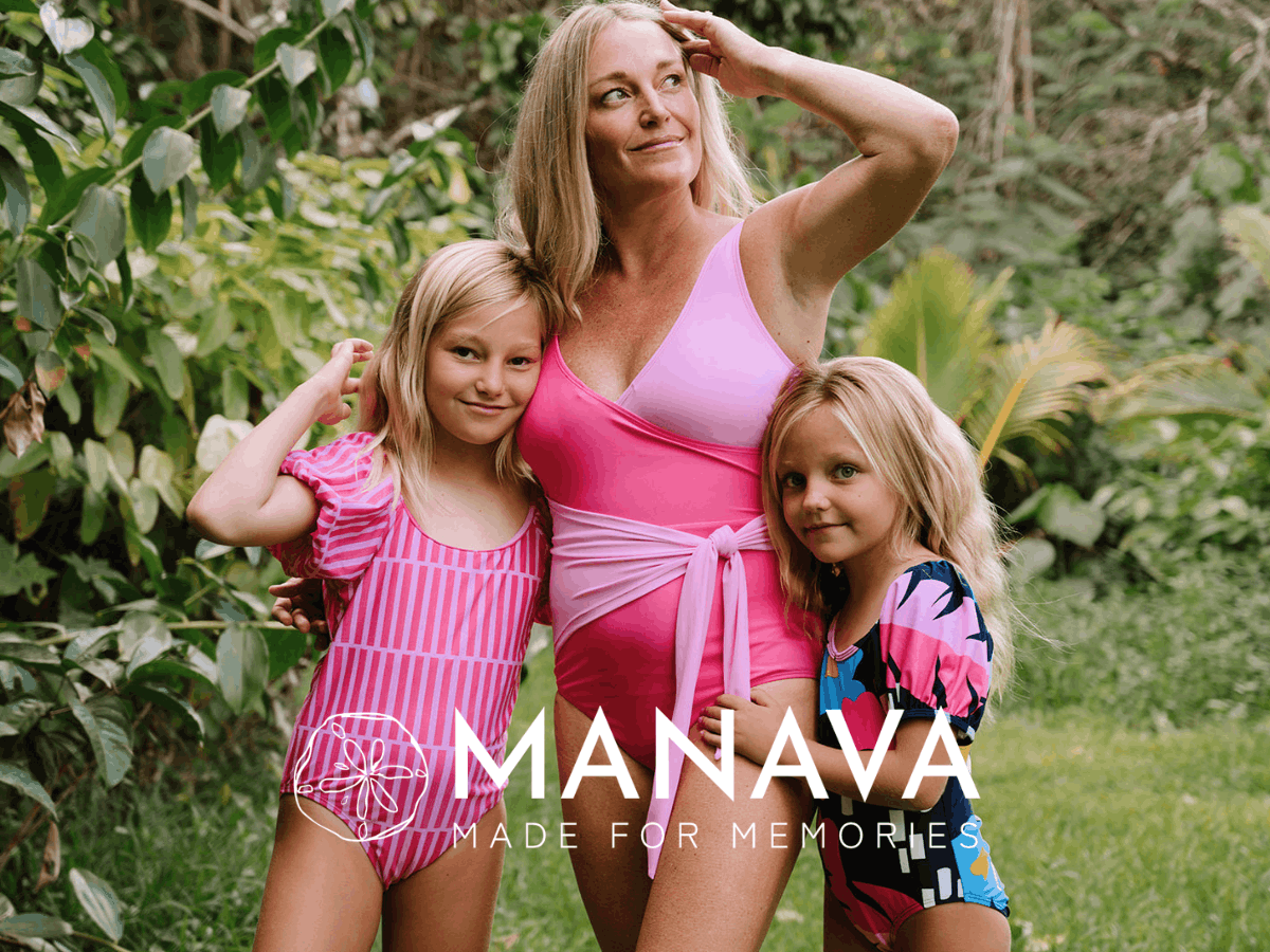 pink-mom-daughter-matching-swimsuits (1)