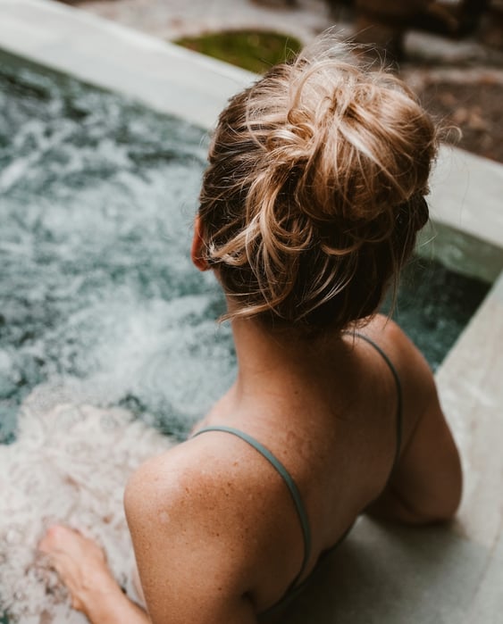 woman-in-hot-tub